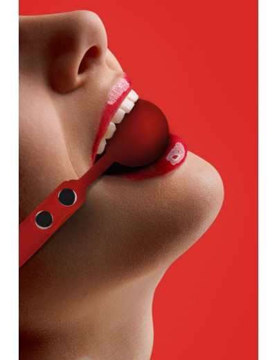Красный силиконовый кляп-шарик Silicone Ball Gag с заклепками