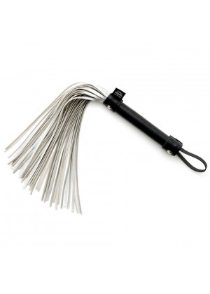 Серебристая многохвостая плетка Satin Flogger - 37,5 см.
